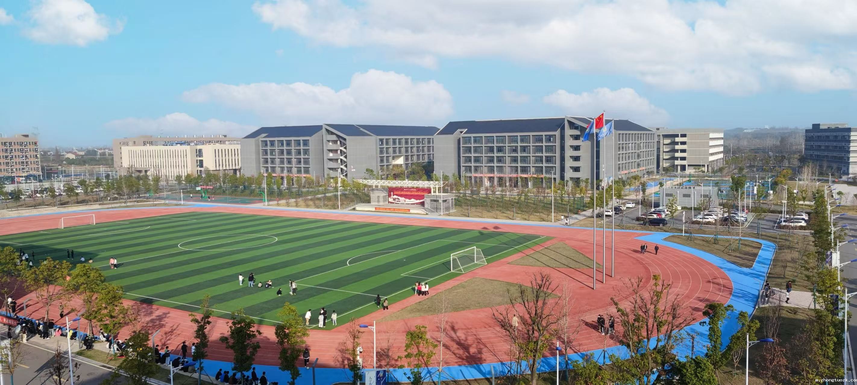 1764894417210714.jpg 1764894417210714.jpg